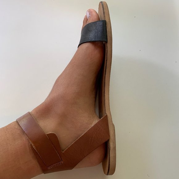 Simple, Elegant Sandal - Picture 3 of 3